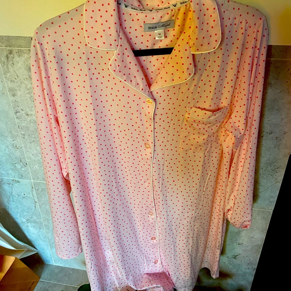 Comfy soft nightshirt gown in pink NWT WHITE med pit to pit msr 19 1/2” l